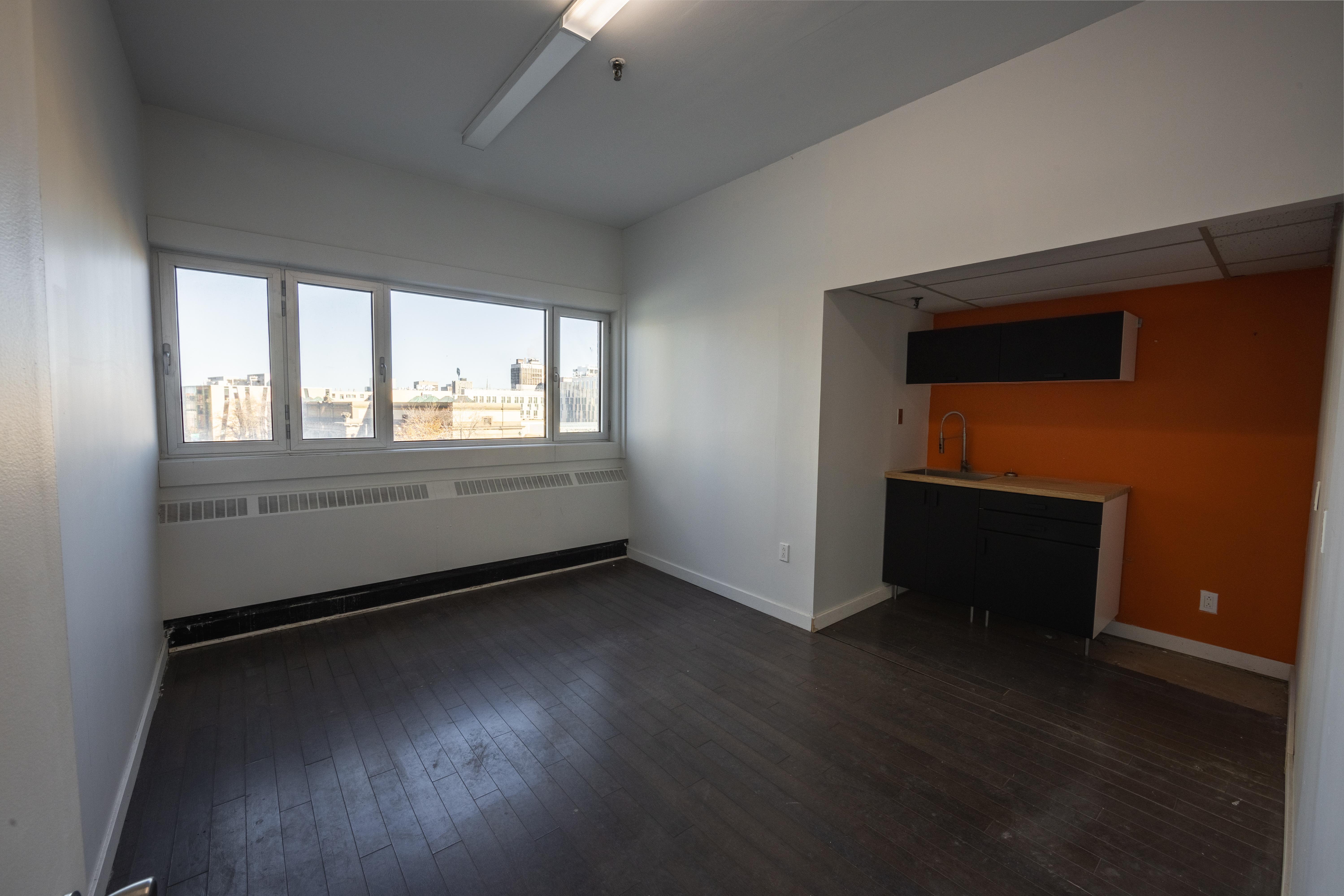 Suite 401 - Image 3