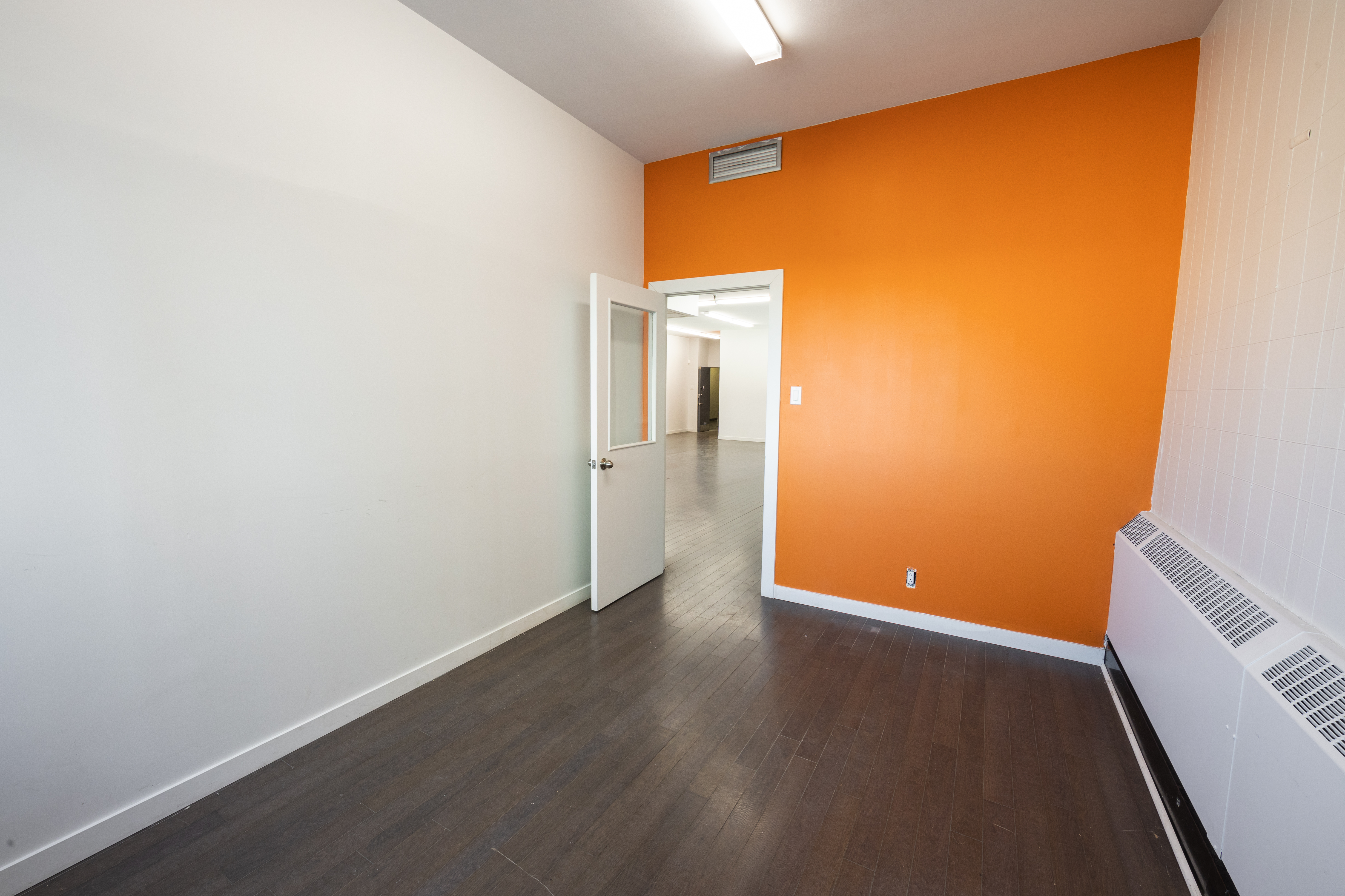 Suite 401 - Image 4