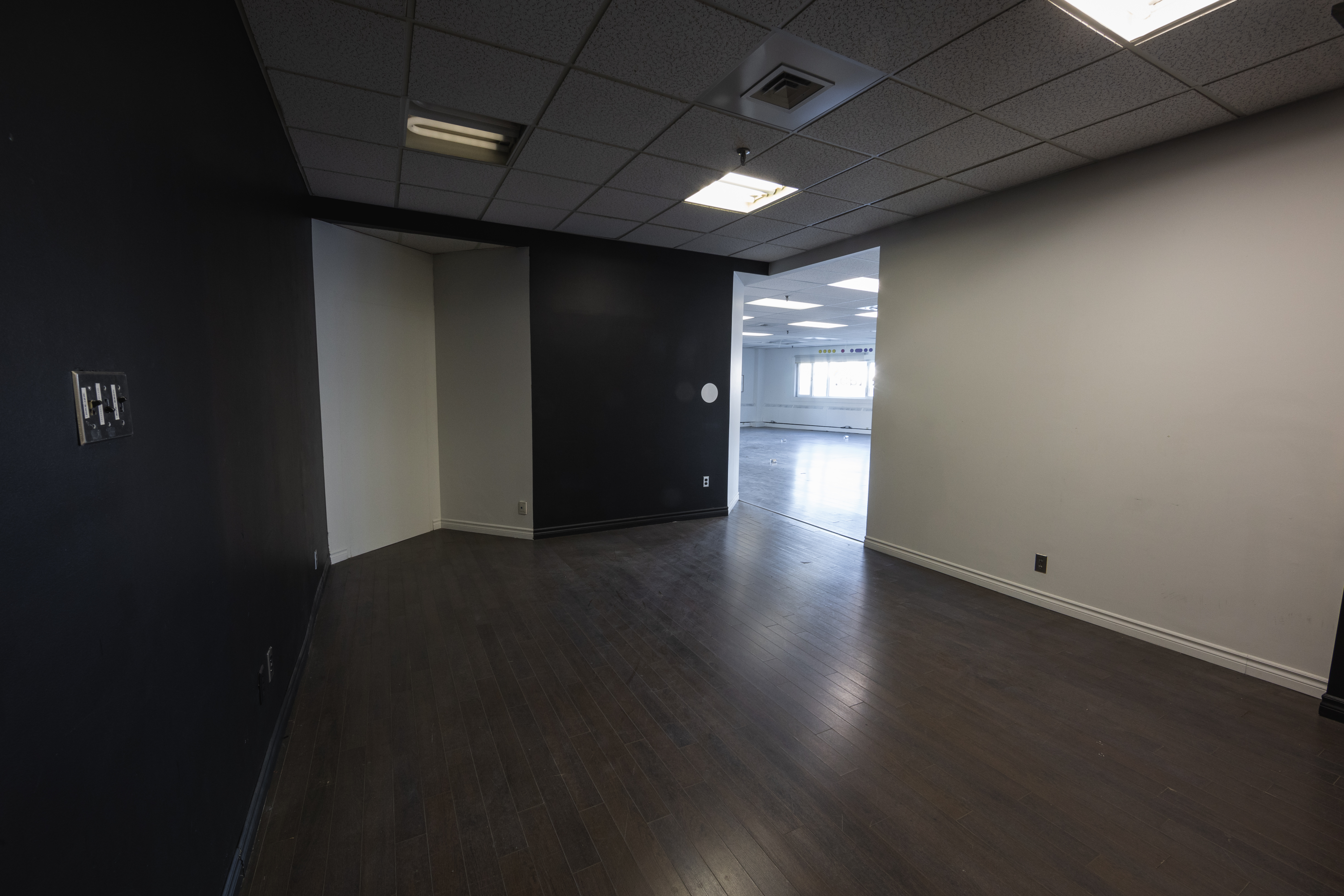 Suite 409 - Image 3